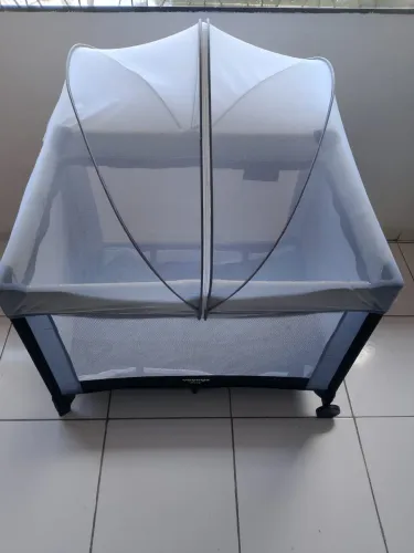 Berço portátil cercado