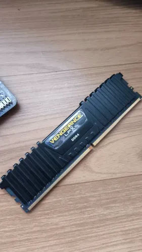 Memória RAM 8GB DDR4