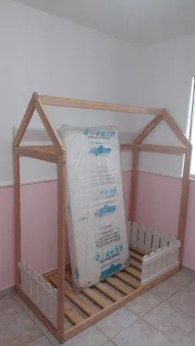 Cama montessoriana com colchão