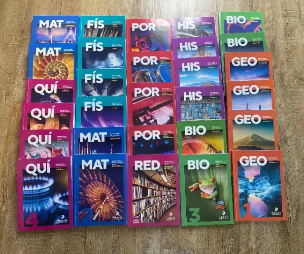 Livros pré-vestibular Poliedro 2025