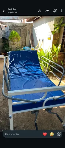 Vendo uma cama hospitalar com colchão semi Nova