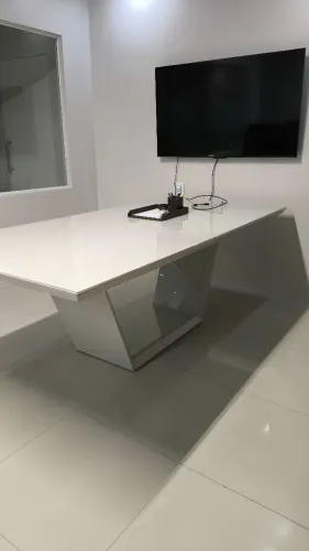 Mesa de jantar em resina cor Branca modelo brina