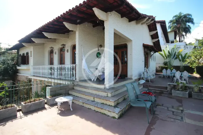 CASA DE 7 QUARTOS A VENDA NO BAIRRO SANTA LUCIA codigo: 343168