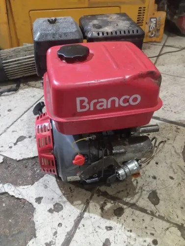 Motor a gasolina 15 HP com partida elétrica