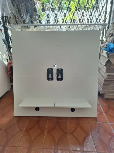 Painel para TV suspenso em MDF