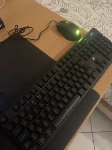 Mouse e Teclado Corsair - Novos mas vendendo por preço de usado