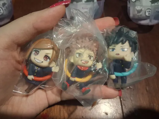 Gashapon Jujutsu kaisen (3 chaveiros)