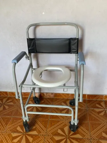 Andador e cadeira de banho