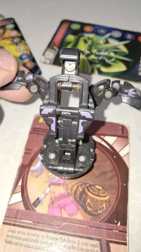 Bakugan Mega Brontes Darkus com avarias
