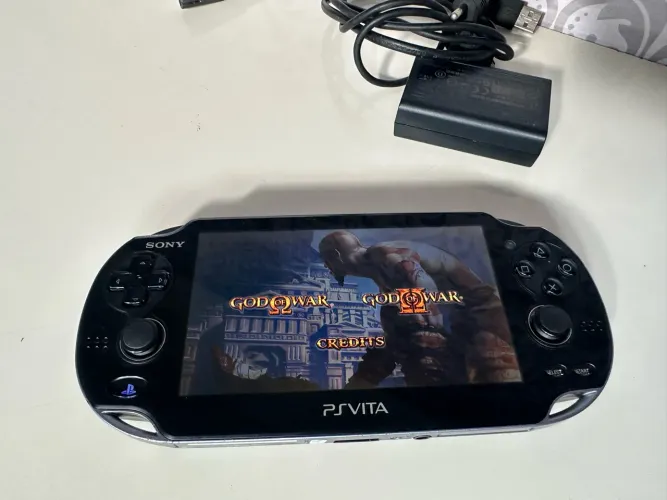 PS Vita OLED Desbloqueado + Cartão Original 16GB Sony + Jogos + Carregador Oficial