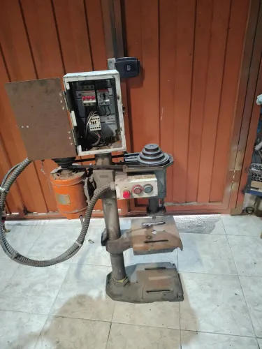 Vende - se furadeira radial