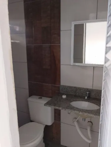 Alugo apto com 56 mt com quarto grande primeiro andar.