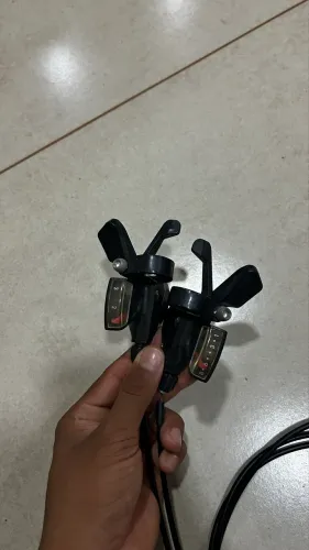 Trocador de macha traseiro e dianteiro, mais banco em gel absolute e mesinha de guidão