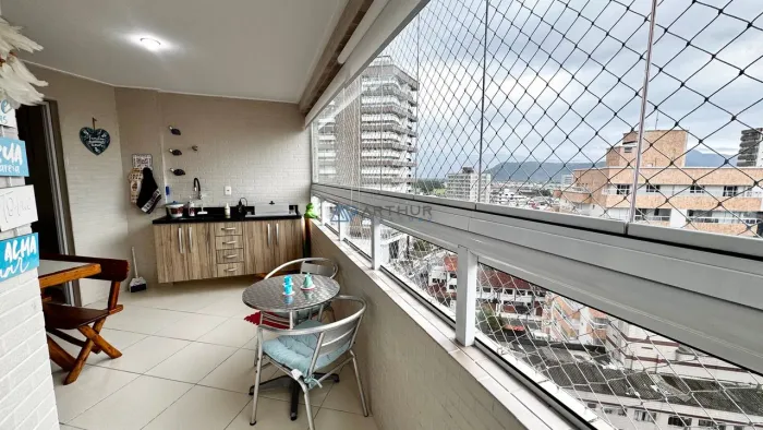 Apartamento à venda em Praia Grande no Caiçara com 2 Suítes e 2 vagas