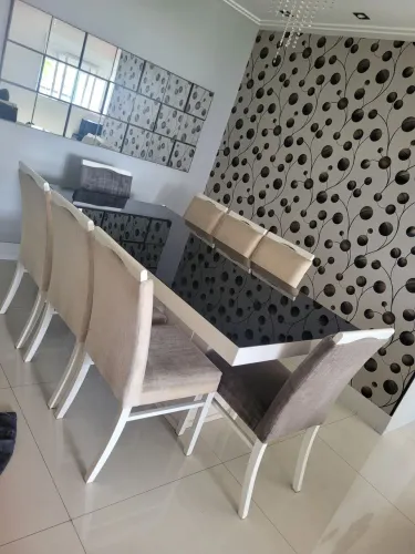 Mesa de Jantar com 8 cadeiras