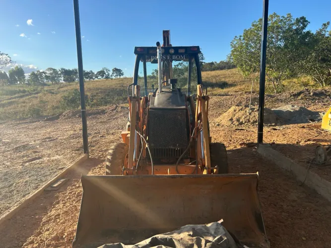Retroescavadeira case 580M
