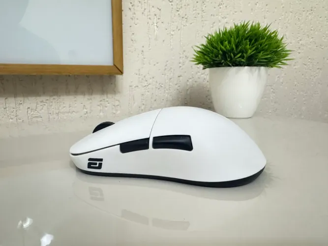 Mouse Endgame XM2W 4K White + Brinde (Feets Unusual ICE)
