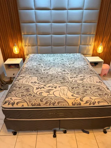 Vendo cama Queen Size por 1.1500 avista.