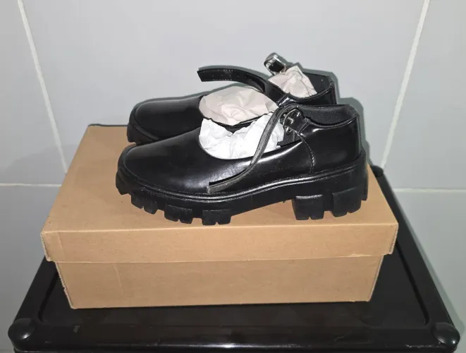 Sapato MaryJane Feminino Plataforma Salto Tratorada com Fivela