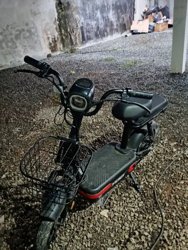 Moto elétrica corre 38 por hora 