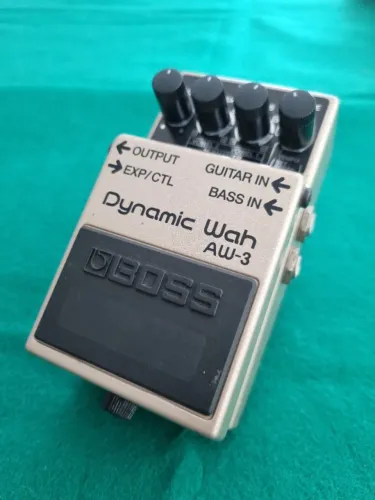 Boss Dynamic Wah AW-3. Ótimo, poucas marcas.