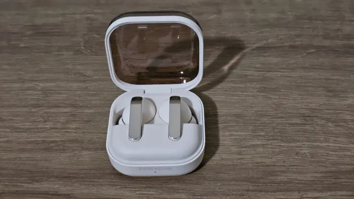 SAMSUNG BUDS 4 PRO