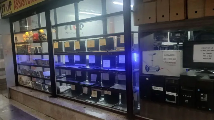 VENDO PONTO COMERCIAL DE INFORMÁTICA, COM AMPLO ESTOQUE DE PEÇAS DE NOTEBOOKS.