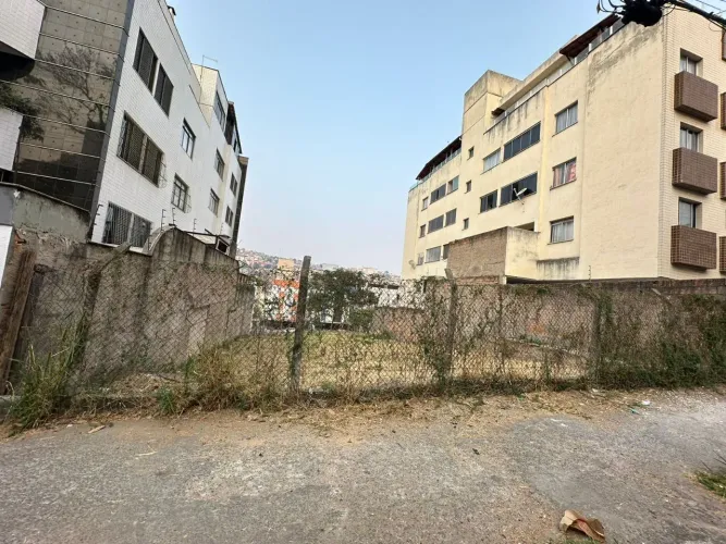 Investimento Exclusivo: Terreno de 840m² no Bairro Castelo, BH  Potencial de Alta Valoriza