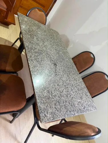 MESA JANTAR COM TAMPO EM GRANITO + 6 CADEIRAS. 1,50 X 80 FAÇO ENTREGA 