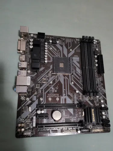 Placa mãe B450m Gigabyte AM4 Ddr4 usada