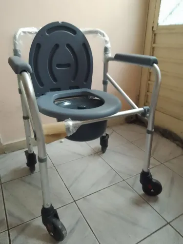 Cadeira de banho nova alumínio , suporta até 100 kilos