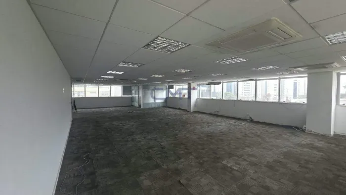 Andar Corrido Comercial à Venda no Gutierrez com 6 vagas de garagem 220,98 m²