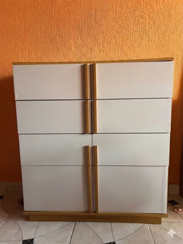 Vendo cômoda com rodinhas 