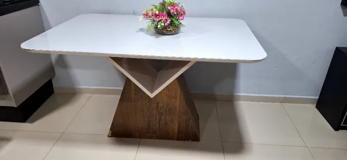Mesa em mdf tampo de vidro
