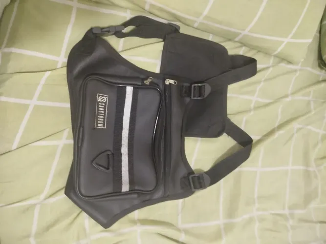 Bolsa transversal masculina com reguladores
