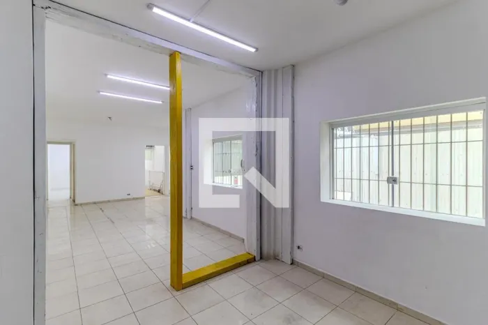 Casa à Venda - Santa Cecília, 2 Quartos, 180 m2