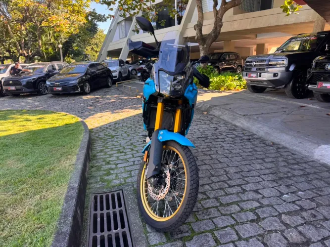Tenere 700 2026 com 1.000km rodados já emplacada