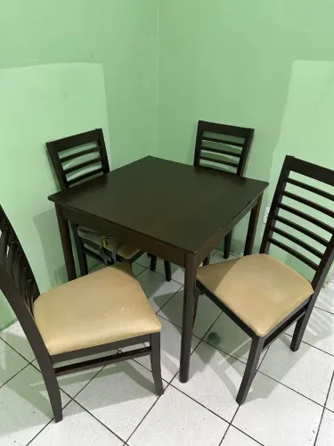 Mesa madeira 4 cadeiras quadrada