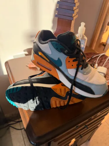 Vendo tênis Nike air Max semi novo 
