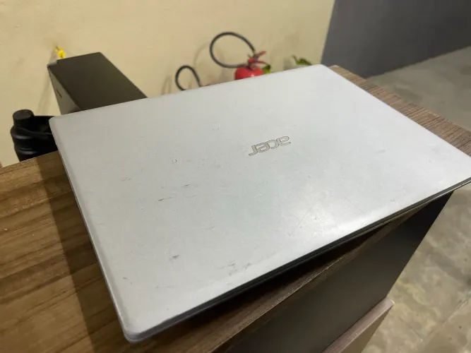 Notebook Acer em estado de novo (marcas de uso)