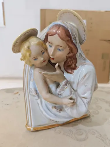 Busto/escultura de Nossa Senhora com o Menino Jesus em porcelana