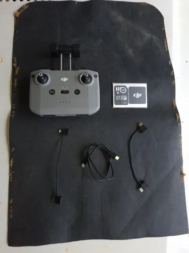 Controle DJI RC-N3 Original + Cabos USB-C e Lightning. Usad, mas em Excelente Estado<br>