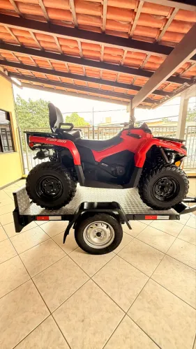 Quadriciclo Can am 570