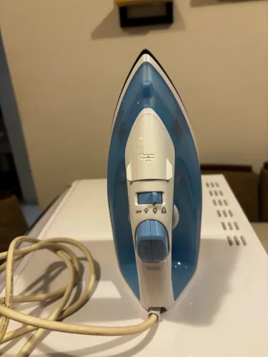 Vendo ferro de passar roupa em ótimo estado de conservação, 127 volts