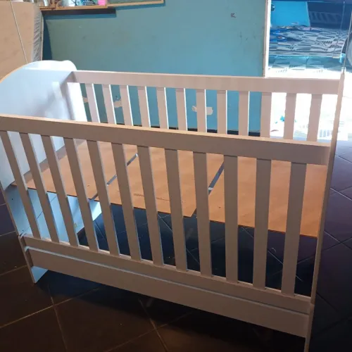 Berço com colchão 