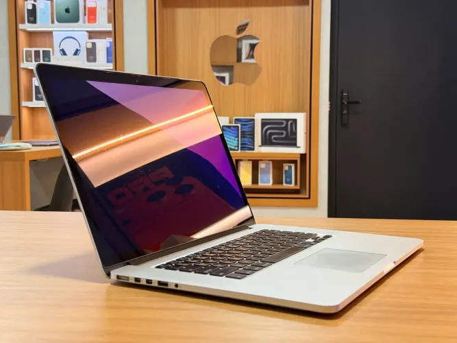 MacBook Pro 15? 16GB 256GB 2015