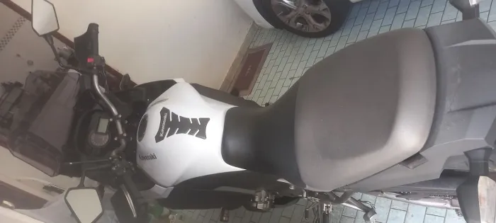 Versys 1000 .branca pérola sem detalhes, escape original 41.000 km pneus novos freios novo