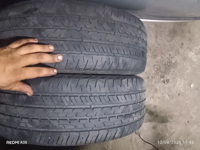 Par de penus 185/60 r15 Goodyear