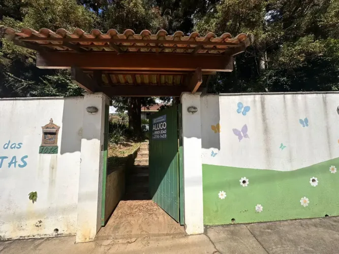 S&T IMOBILIÁRIA ALUGA CASA  COM 120M² DE AREA EDIFICADA