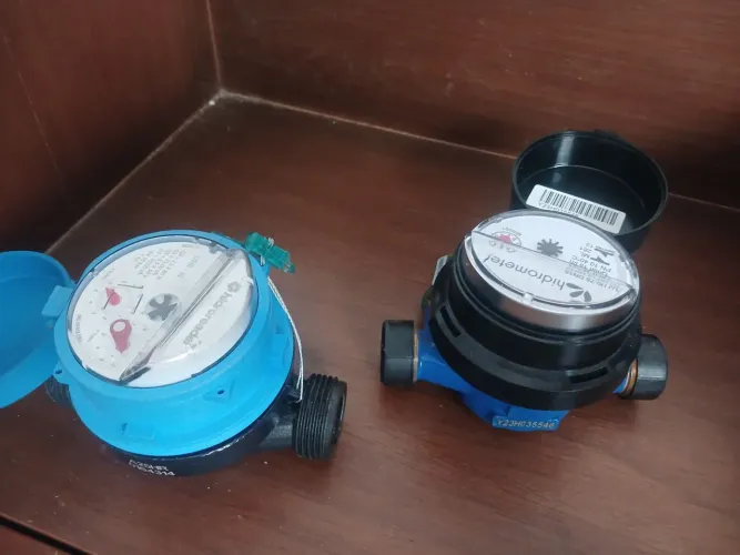 02 hidometros 300 reais